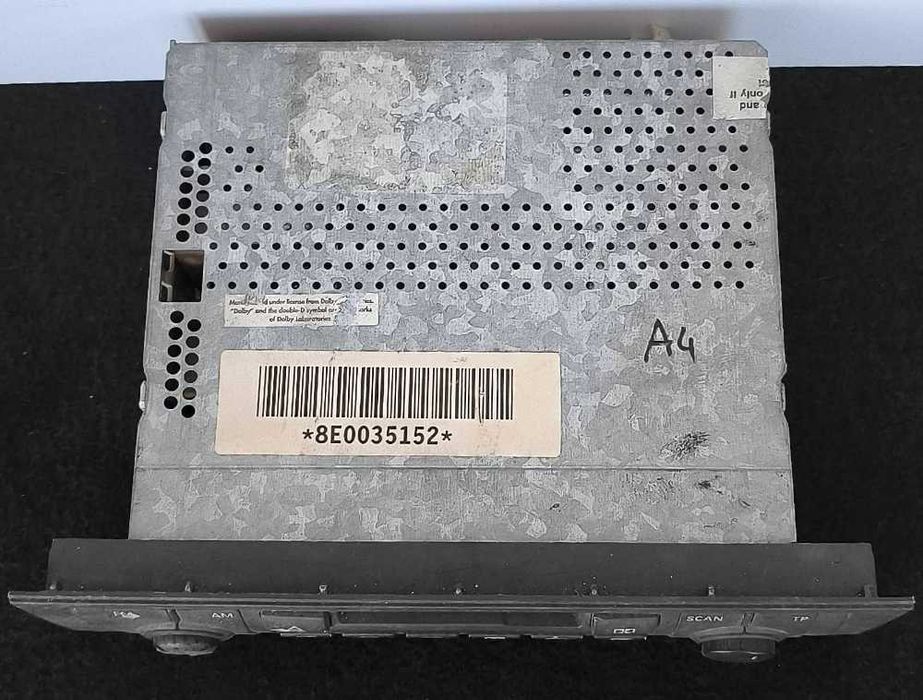 Rádio / Auto Rádio AUDI A4 B6 (8E2) ano 2000
