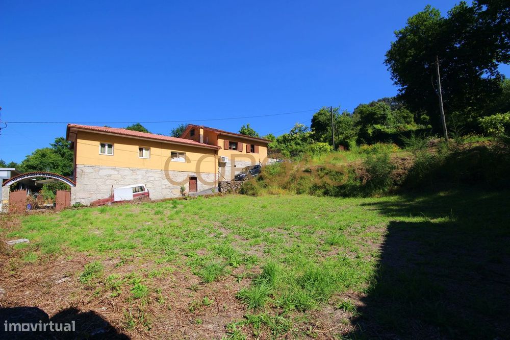 Ruina - Terras De Bouro - 1.450 M2 Terreno
Braga