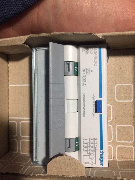 Автоматичний вимикач