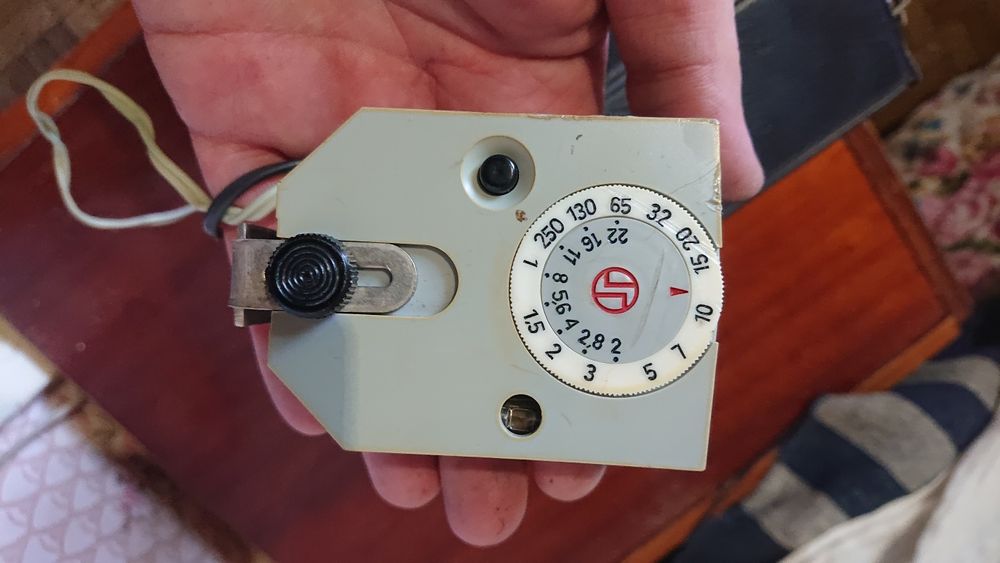 Фотовспышка
Сделано в СССР.
Отличное состояние. 
Чехол. 
Смотрите фото