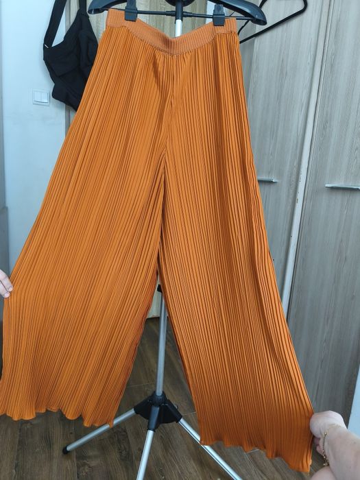 Plisowane spodnie h&m m szeroka nogawka