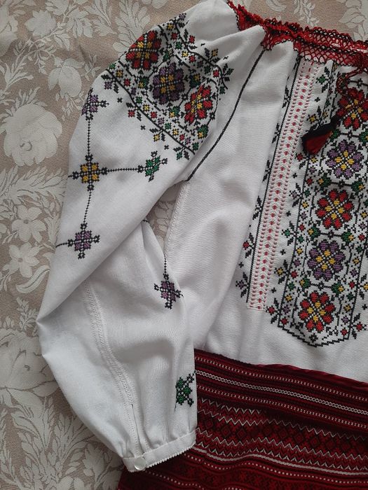 Вишита сорочка жіноча.