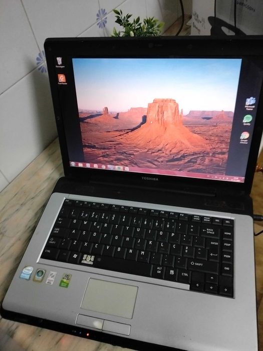 Portátil Toshiba a funcionar