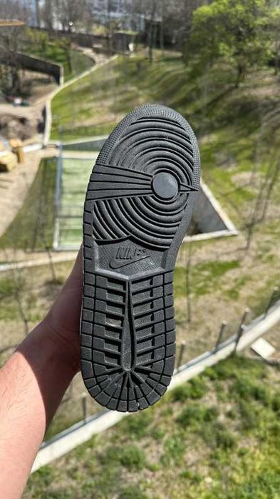 Jordan 1 Low OG Bleached Coral 43