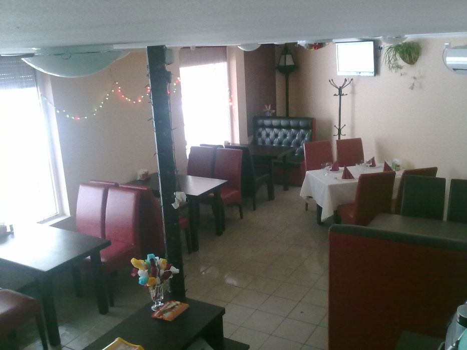 Магазин кафе 81 м² вихід з метро Героїв Праці аптека, виробництво прод