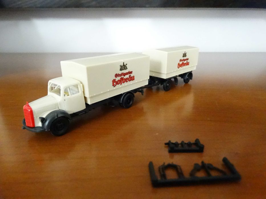 Camião HO 1:87 transporte de cerveja com acessórios