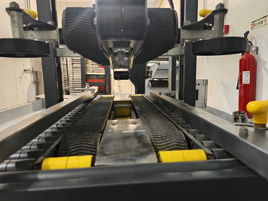 maquina de fechar caixas - SIAT