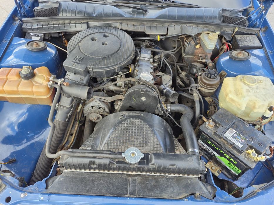 Опель омега 1.8  Opel Omega