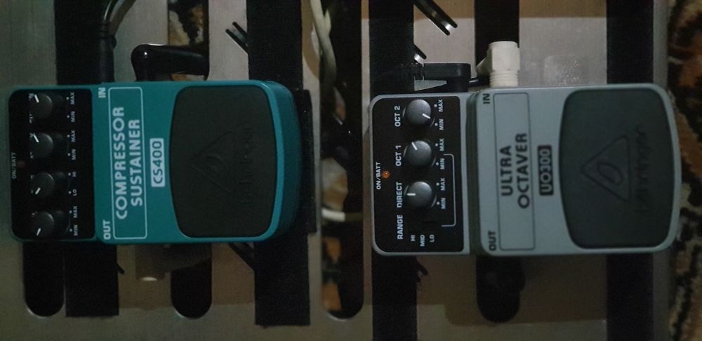 pedalboard e pedais para baixo