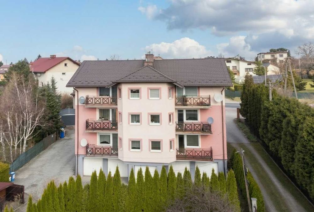 REZERWACJA 3 pokoje z widokowym balkonem - garaż i komórka