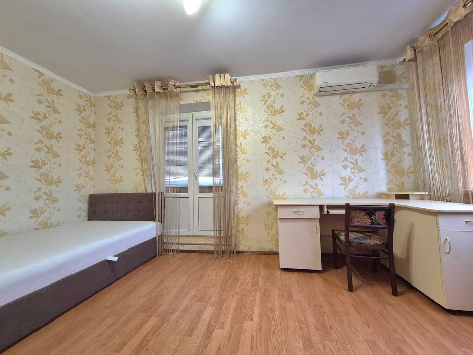 Виноградар.вул.Порика 3. Ретровіль.