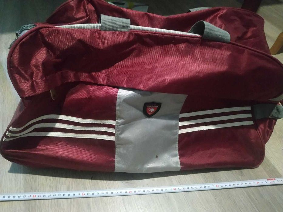 Сумка спортивная на колёсах Derby (объем 70 л), хорошее состояние.