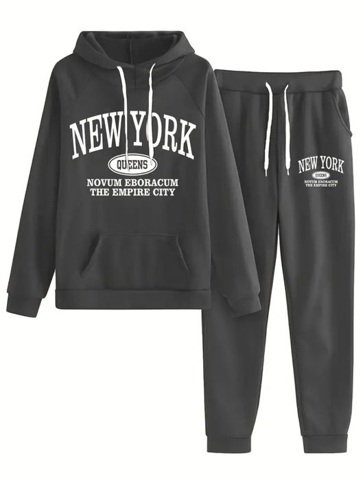 Жіночий спортивний костюм