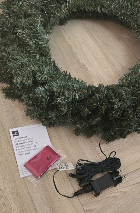 Tchibo sztuczny wieniec bożonarodzeniowy LED.
