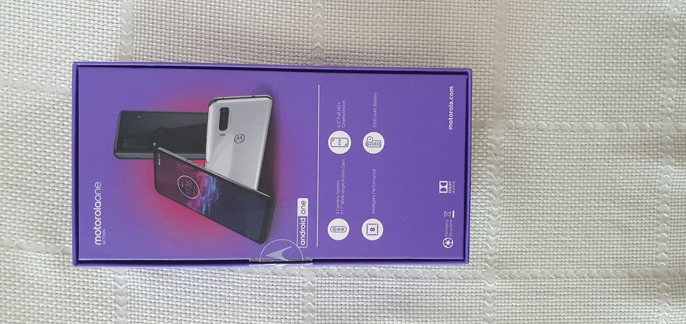 Smartfon Motorola One Action XT 2013-2- komplet w oryginalnym pudełku