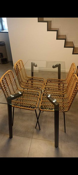 Conjunto mesa e cadeiras