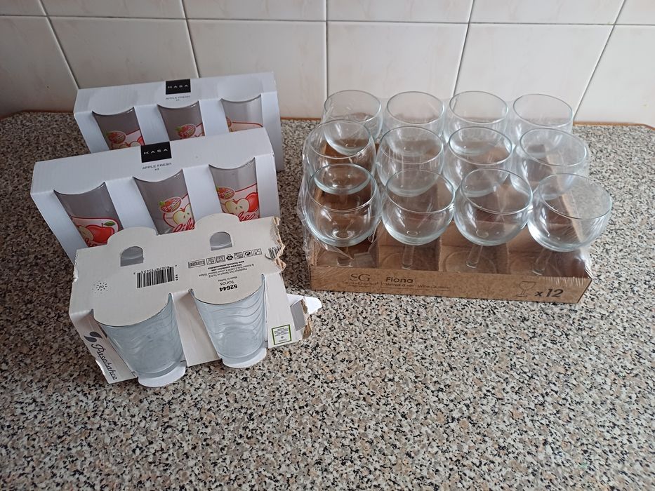 Lote de copos novos embalados