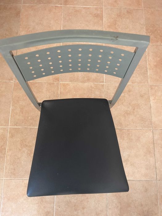 Mesa de jantar e 4 cadeiras
