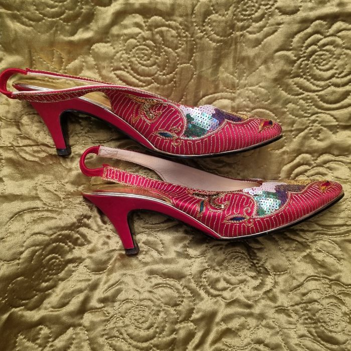 Buty niskie szpilki r. 40 ? brokatowe cekiny czerwone złote