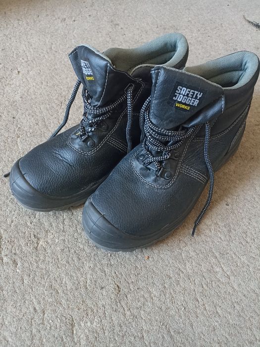 Чорні ботинки робочі