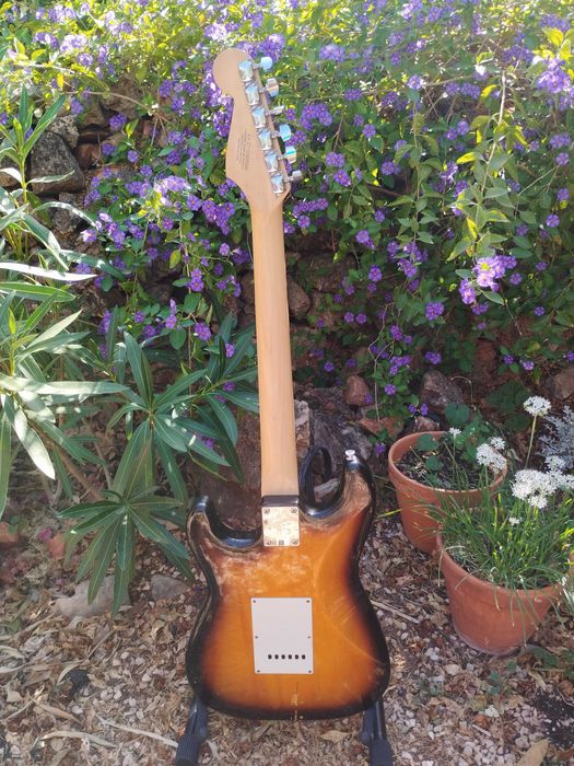 SQUIER Bullet Stratocaster Electric Guitar / Guitarra