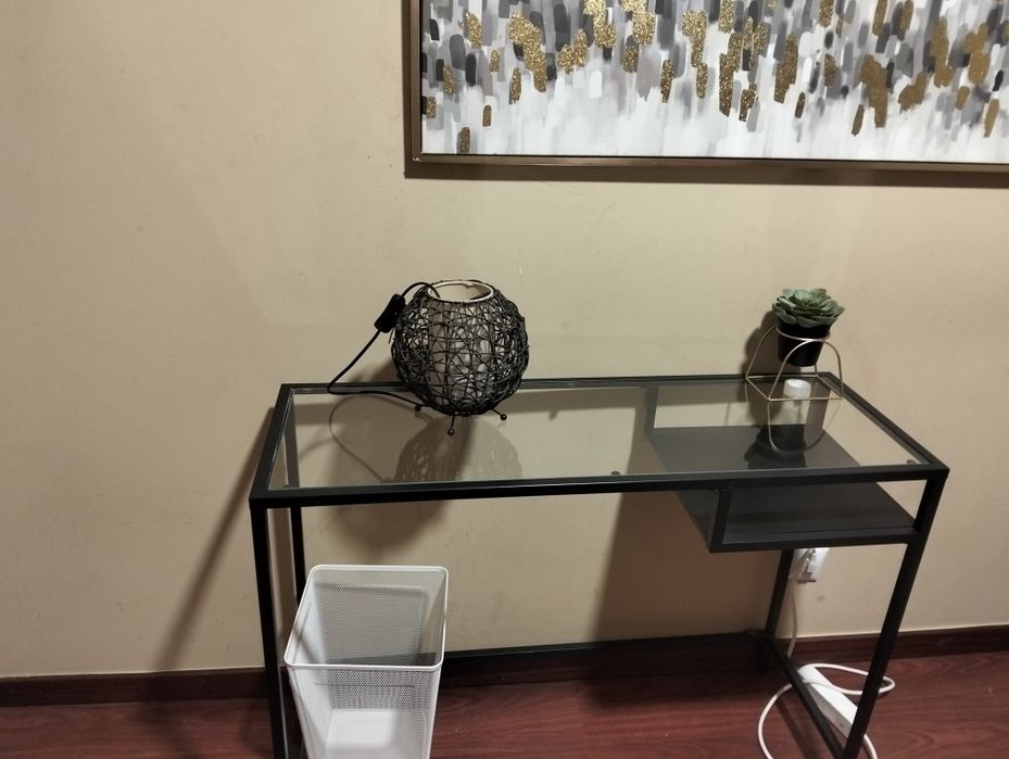 Secretaria de vidro IKEA