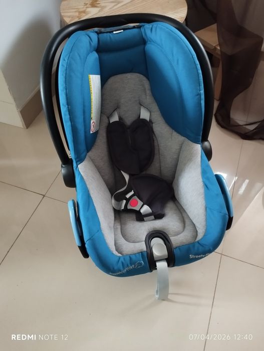Conjunto completo da bebêconfort semi novo.Carrinho,Cadeira auto e Camaovo