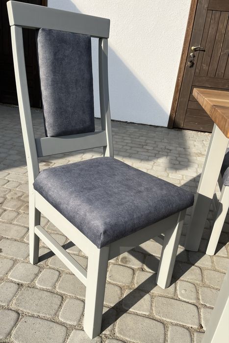 Стіл та стільці. Комплект