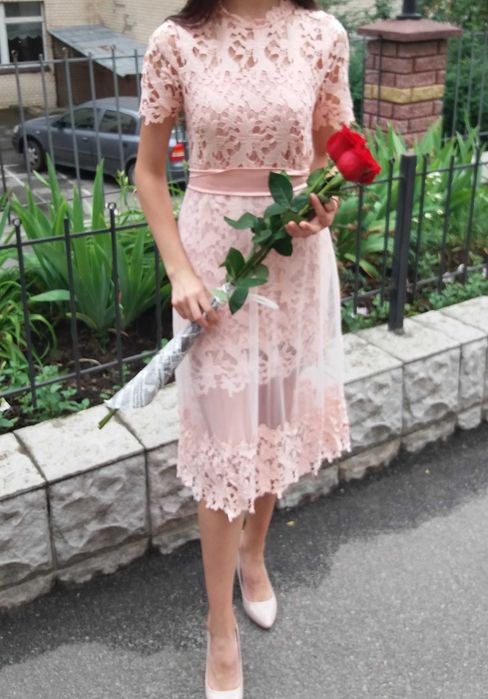 Пудрова гіпюрова святкова випускна сукня\плаття