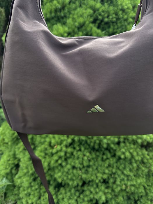 Сумка в стилі Adidas WOMEN SOFT LUX CROSSBODY BAG  коричнева жіноча шопер сумка адідас