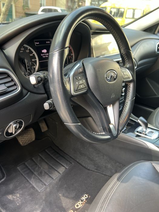 Продам Infiniti QX30