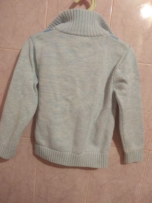 Гарна кофточка на 3-4 роки