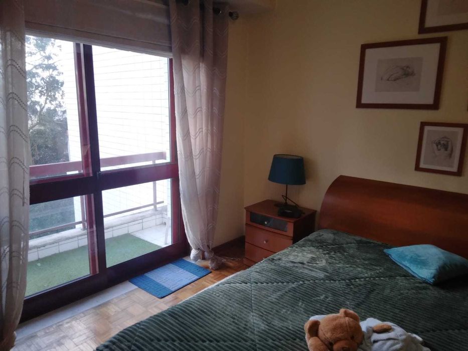 Aluga-se  T2+1.    St Ovídio