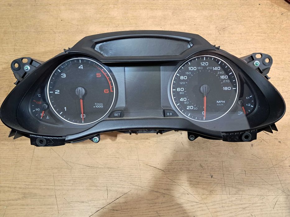 Licznik zegar prędkościomierz AUDI A4 B8 2.0 TDI manual ANGLIK