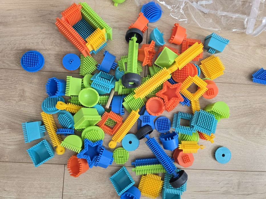 Klocki konstrukcyjne jeżyki/grzebyki