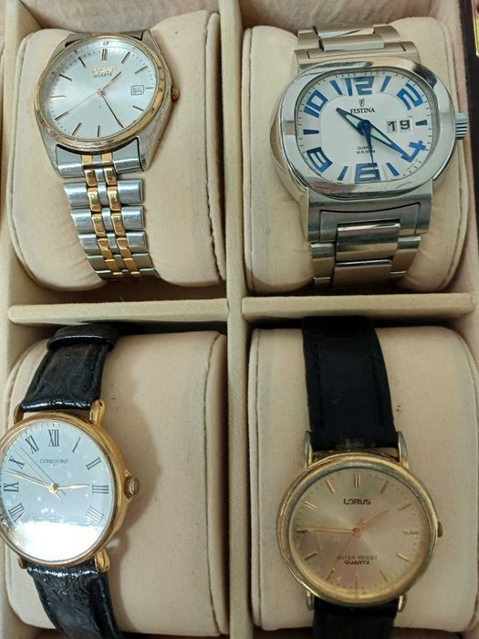 Caixa com 11 relógios
