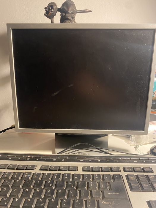 Komputer monitor klawiatura muszka zestaw