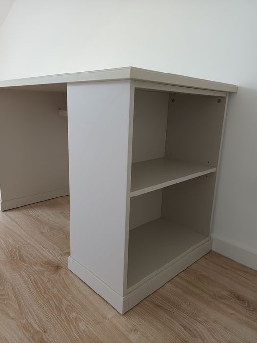 Secretaria IKEA como nova.