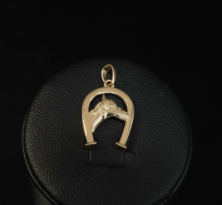 Złoto 585 - Złota zawieszka Podkowa z Koniem.