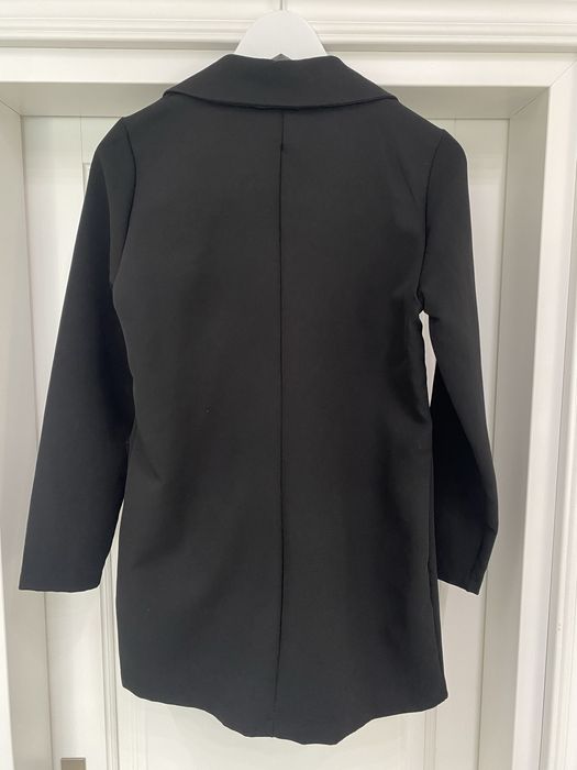 Чорний подовжений піджак