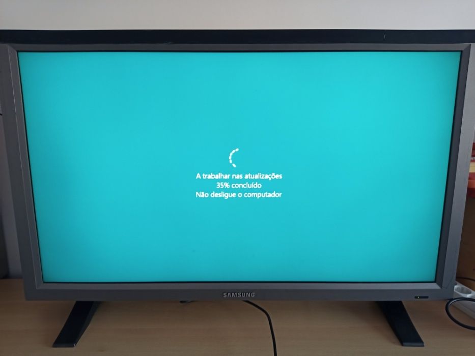 Samsung SyncMaster 400PX 40" LCD flat panel display _ Professional64550769211010122