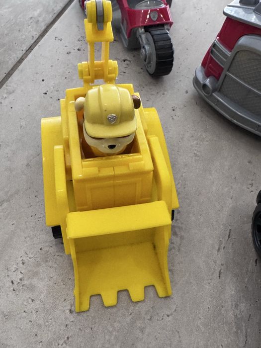 Carros e boneco patrulha pata