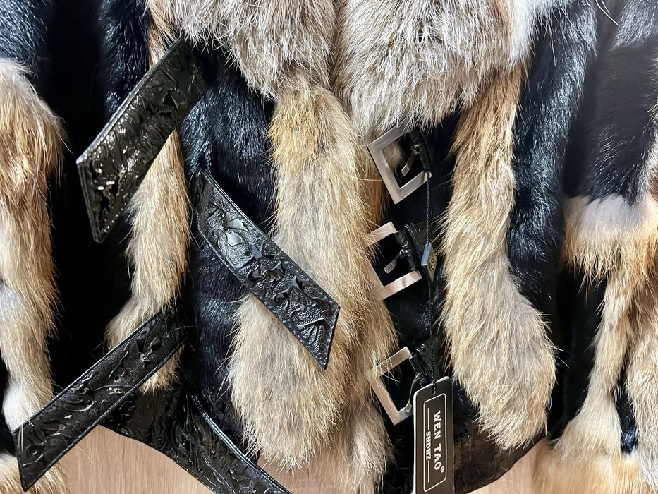 Полушубок зі вставками натурального хутра лисиці. Шуба. Нова