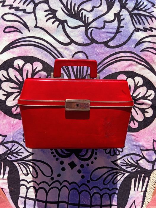 Maleta vintage vermelha rígida – anos 60/70