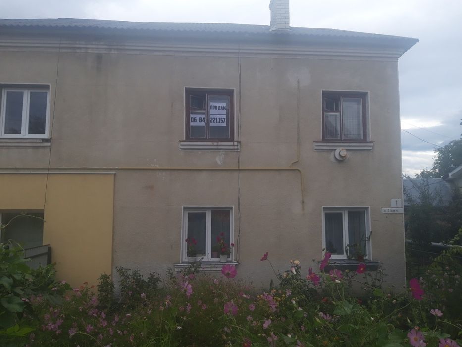 Продається 2-х кімнатна квартира  в самому центрі смт. Рожнятів