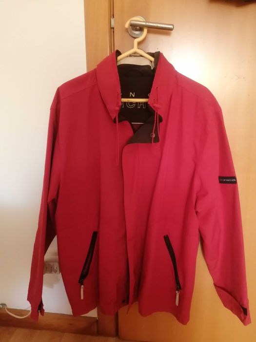 Para homem em vermelho