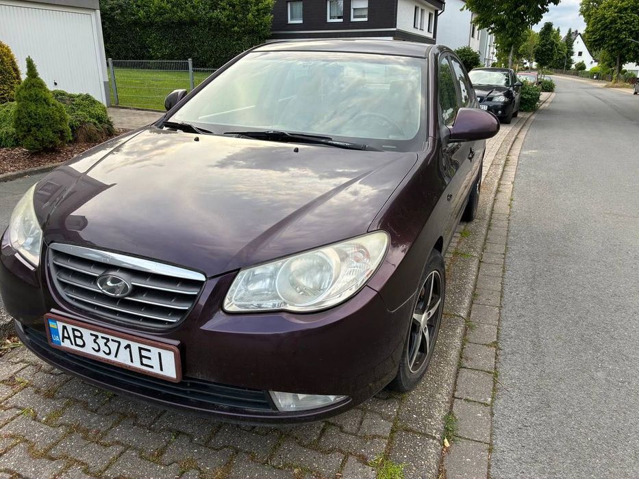 Hyundai Elantra Продаю авто чоловіка, він помер і нікому їздити.