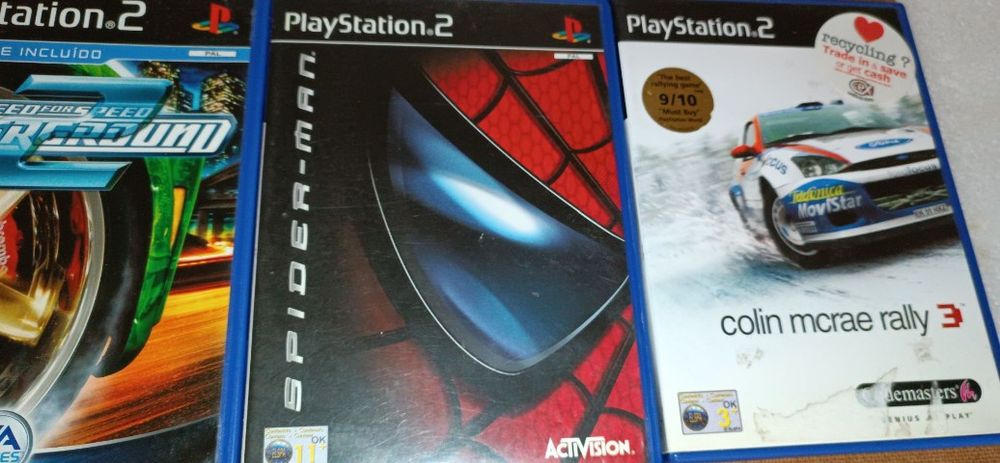 Caixas de jogos com manuais vazias na sua maioria PS 2 e PSP