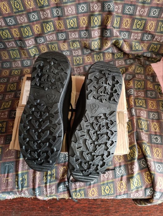 Продам новые мужские зимние кроссовки 44 размера