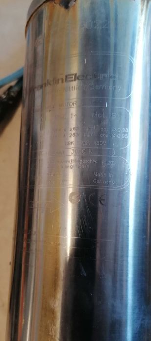 Bomba de furo de agua, usada, com problema